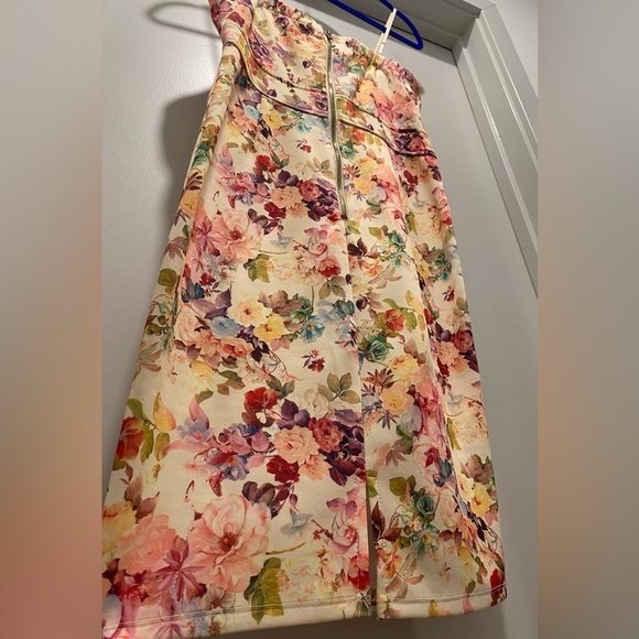 Emerald Sundae Cream Floral Fitted Midi Dress - Size 9 - Picture 10 of 13